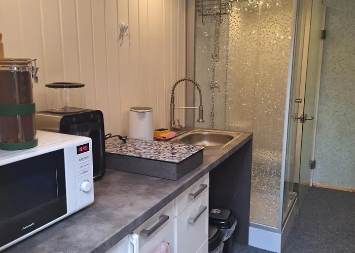 招待所 & Ferienhuetten Zur Alten Werft Alsleben